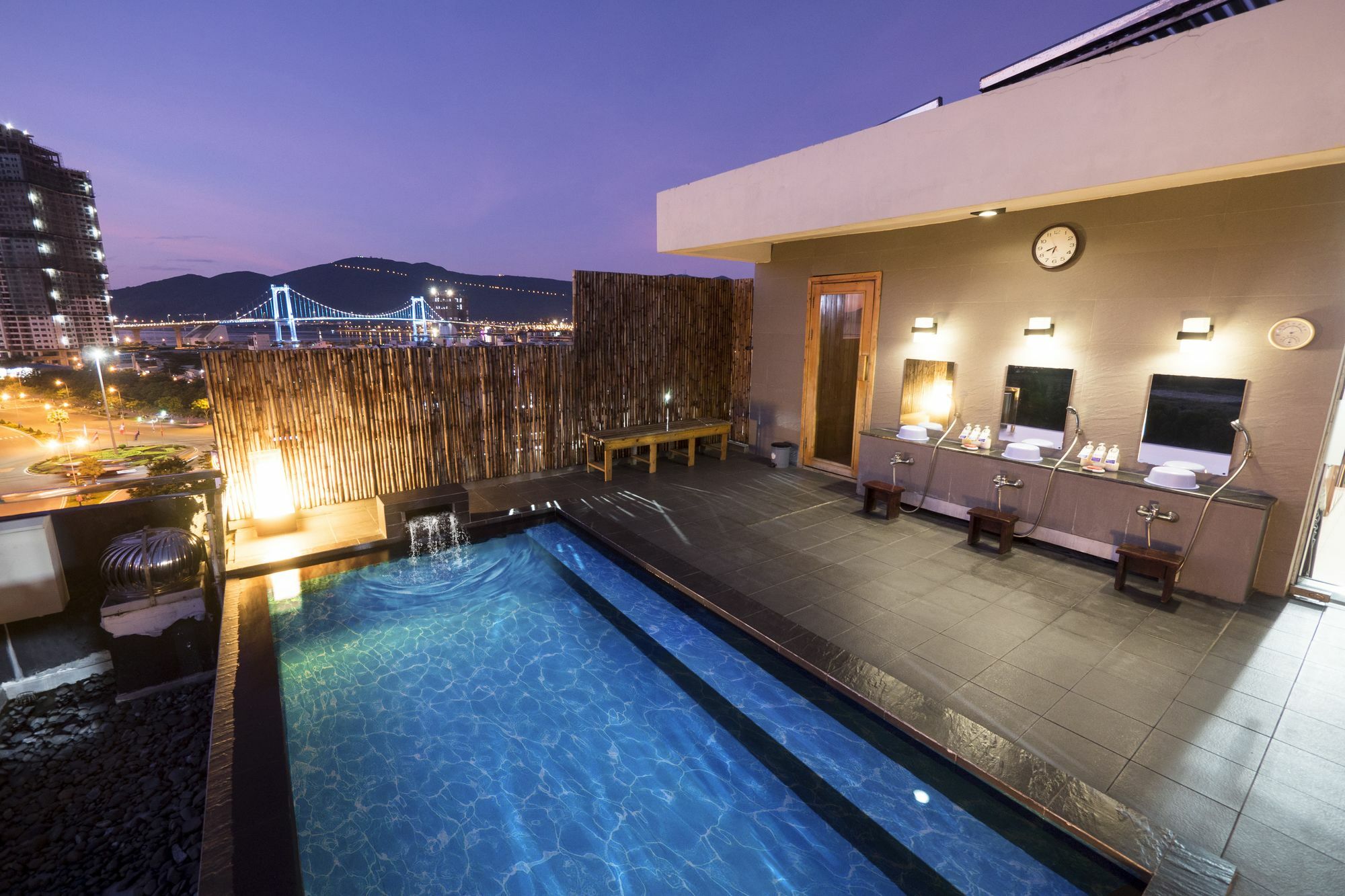 Azumaya Hotel Da Nang Esterno foto